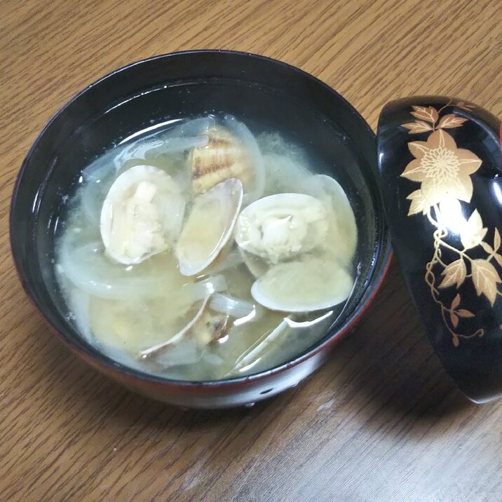 アサリと玉ねぎの味噌汁